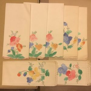Lot of 7 appliquéd napkins